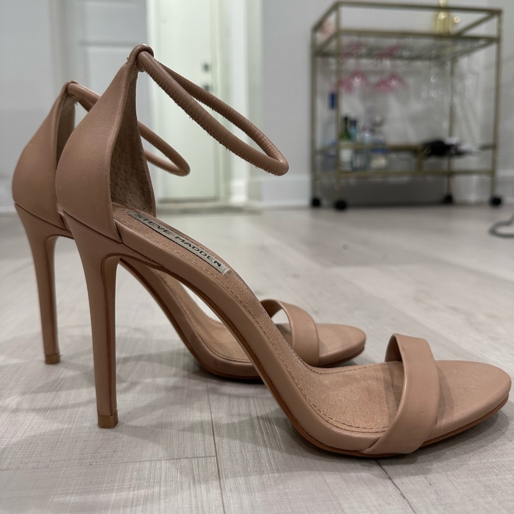 Worn 1x Steve Madden nude heel size 8